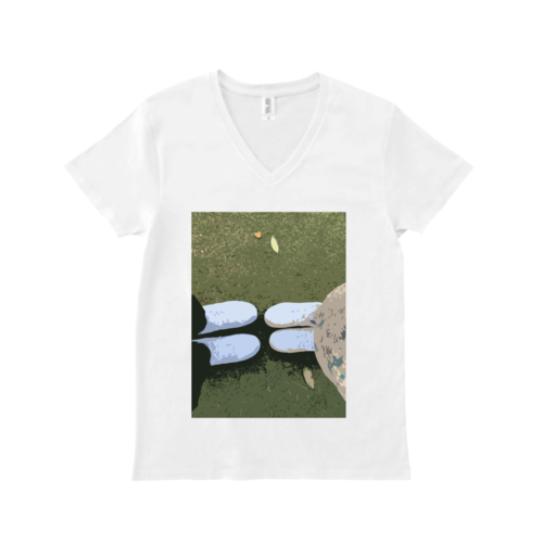 二人の足元の写真をプリントしたオリジナルTシャツ