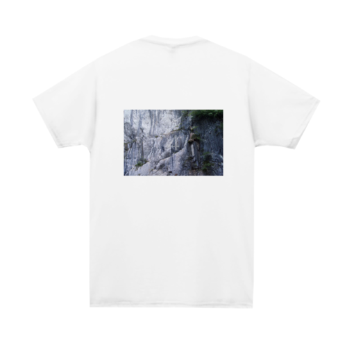 岩山の写真をプリントしたオリジナルTシャツ
